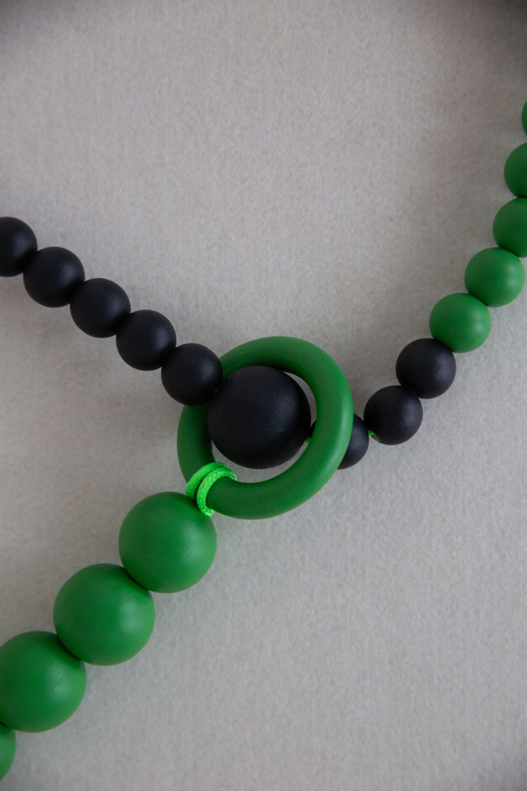 BANDEROL ketting | black & green statement collier - Afbeelding 4